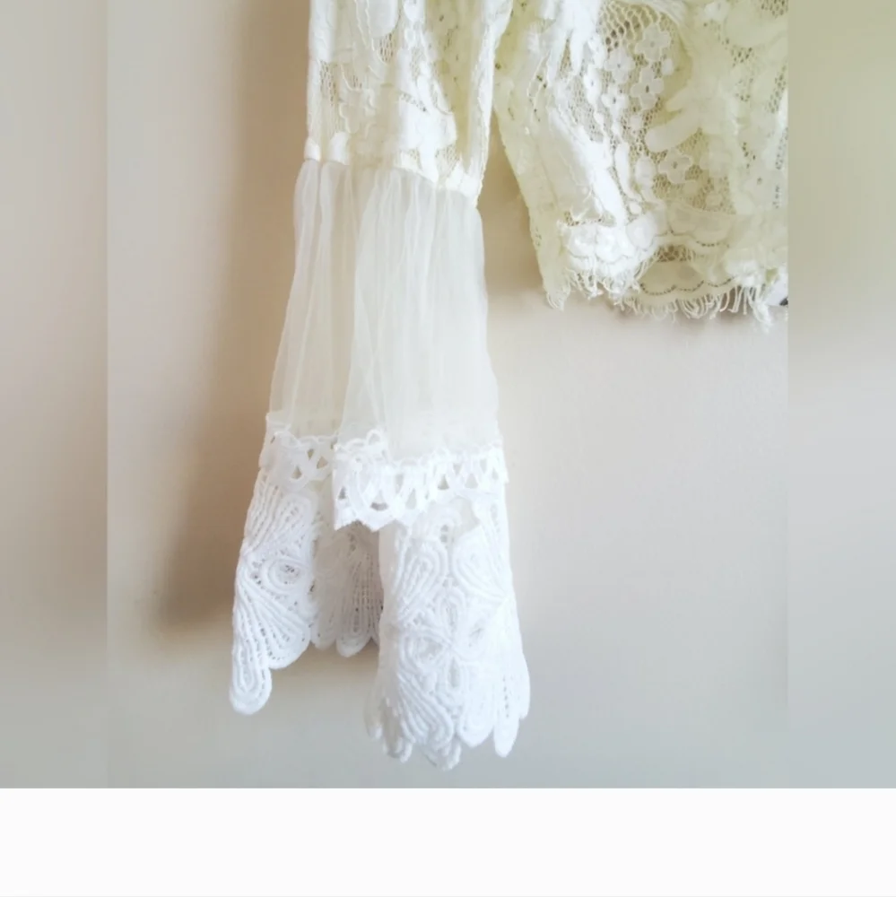 Lace Crop Top with Tulle Bell Sleeves Chelsea size small  like new without tag - Picture 2 of 12